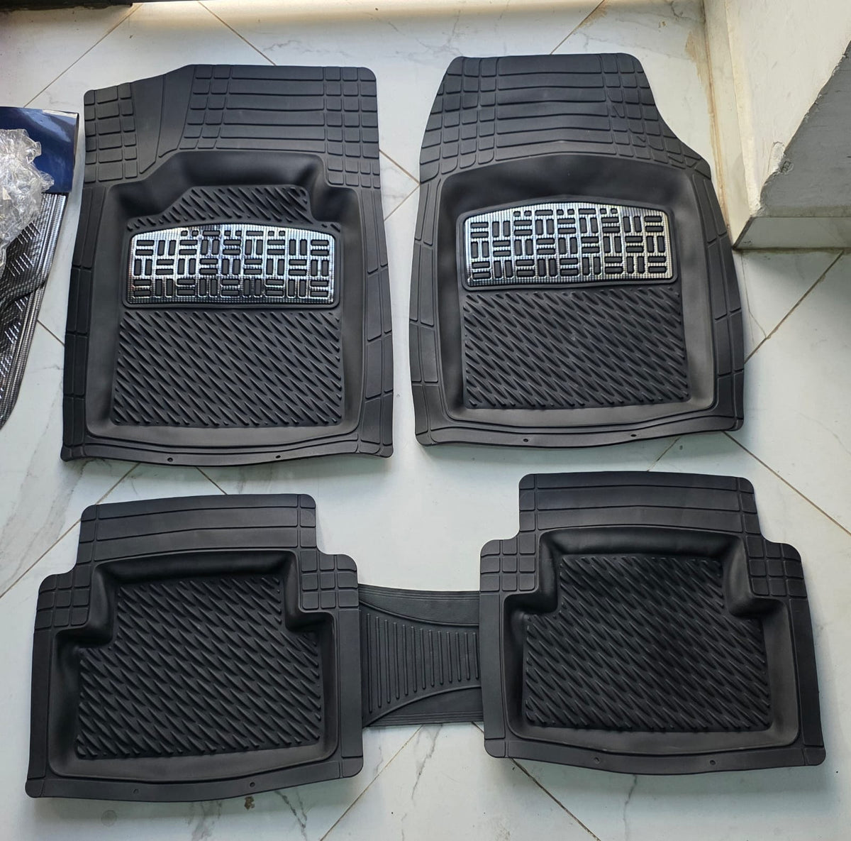 Tapis De Sol Auto 4D | Protégez Votre Intérieur Avant Qu’Il Ne Se Salisse